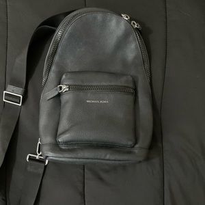 Michael Kors Mens sling pack